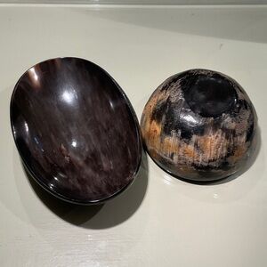 Set of 2 horn polished bowls.  Fun for anything…condiments, jewelry or nothing.